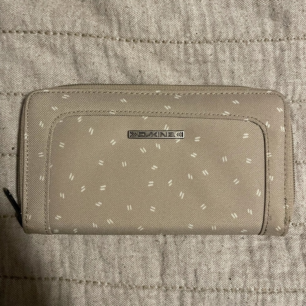 Dakine wallet